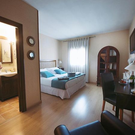 Hostal Rural Moratin Pastrana Esterno foto
