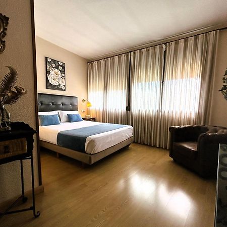 Hostal Rural Moratin Pastrana Esterno foto
