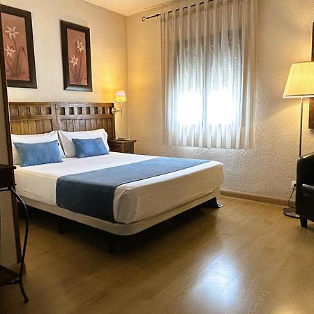Hostal Rural Moratin Pastrana Esterno foto