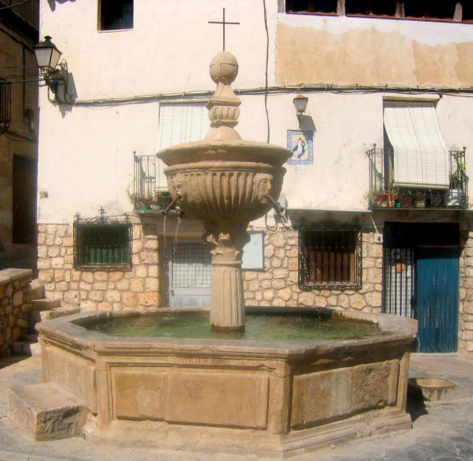 Hostal Rural Moratin Pastrana Esterno foto