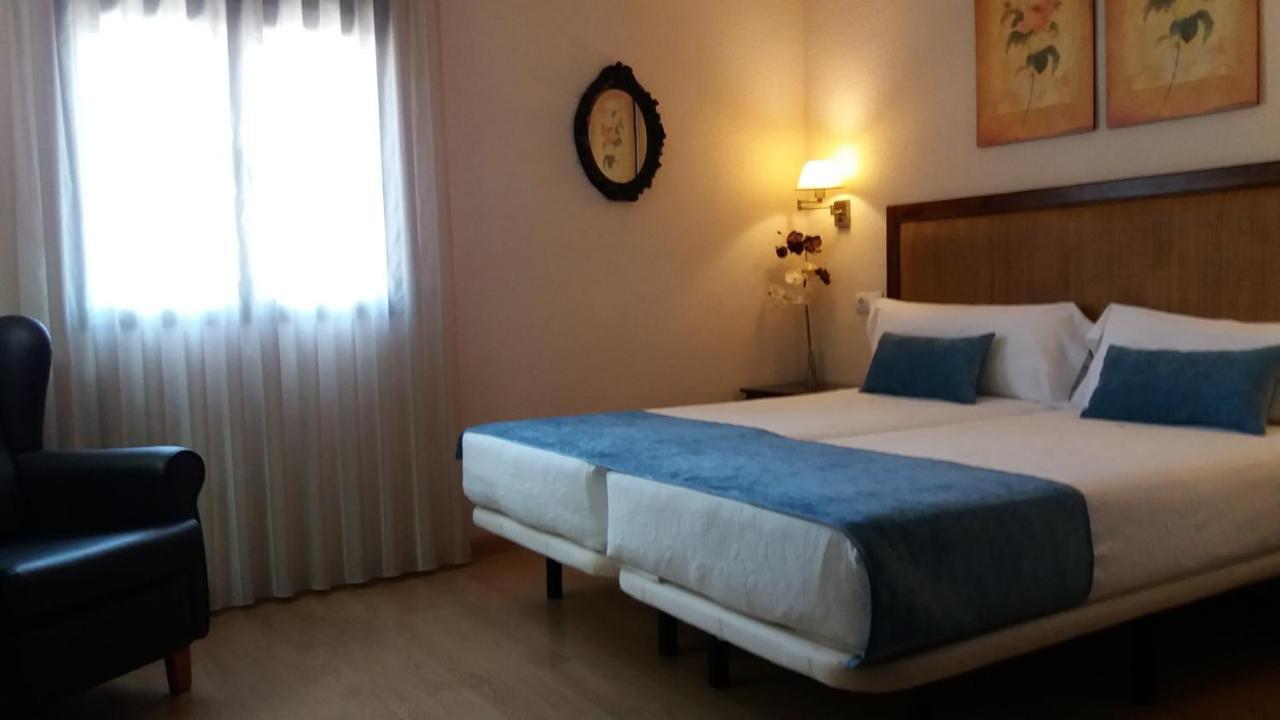 Hostal Rural Moratin Pastrana Esterno foto