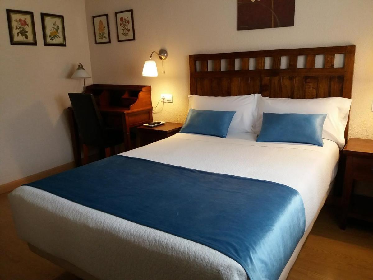 Hostal Rural Moratin Pastrana Esterno foto