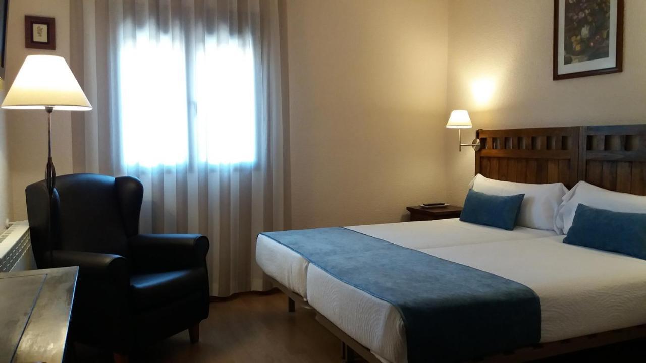 Hostal Rural Moratin Pastrana Esterno foto