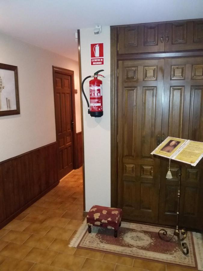 Hostal Rural Moratin Pastrana Esterno foto