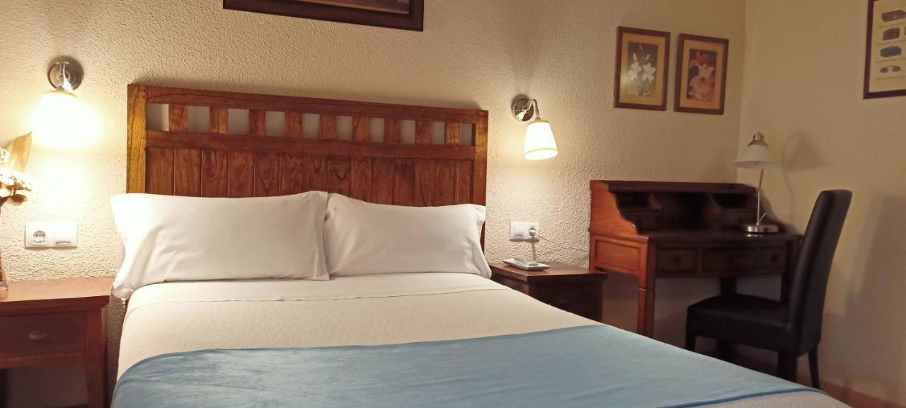 Hostal Rural Moratin Pastrana Esterno foto