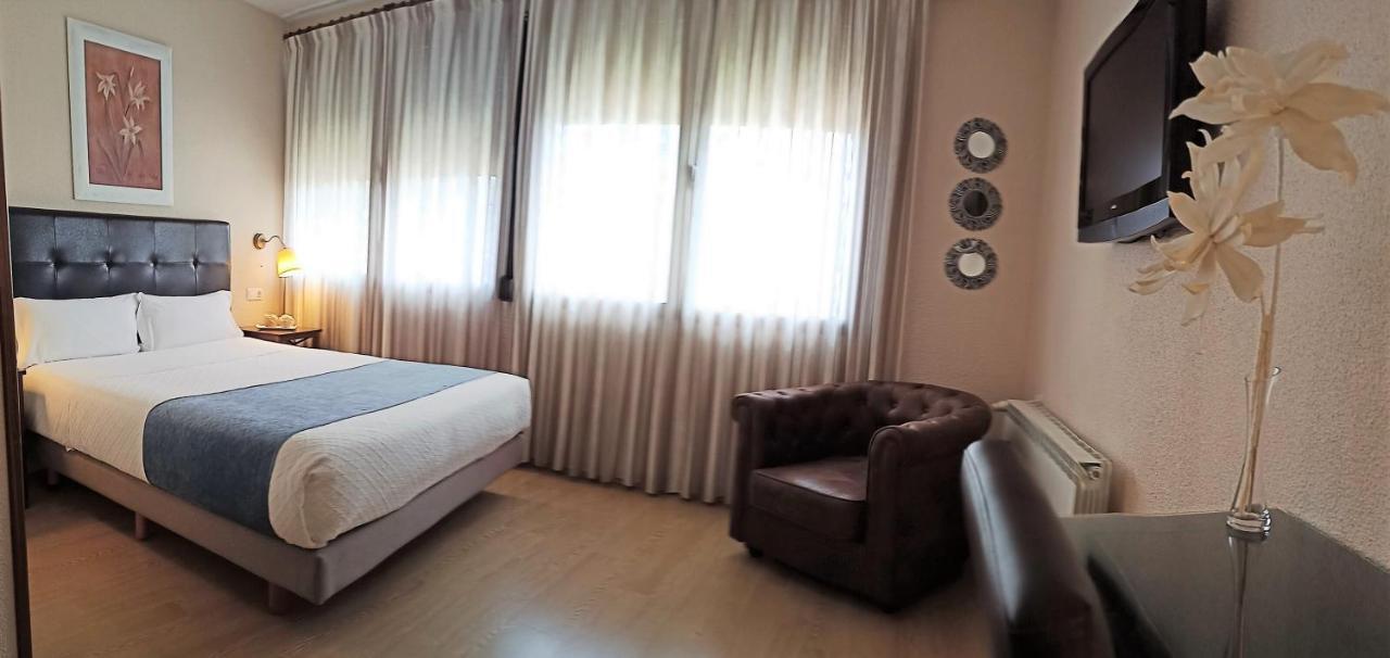 Hostal Rural Moratin Pastrana Esterno foto