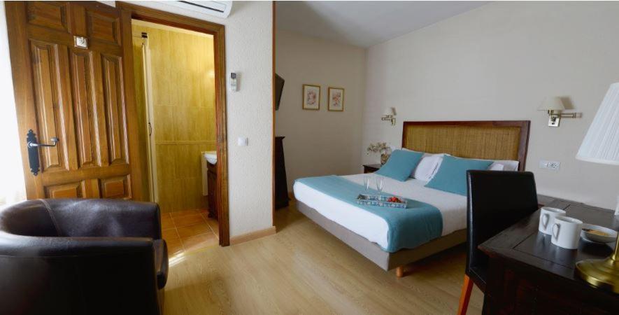 Hostal Rural Moratin Pastrana Esterno foto