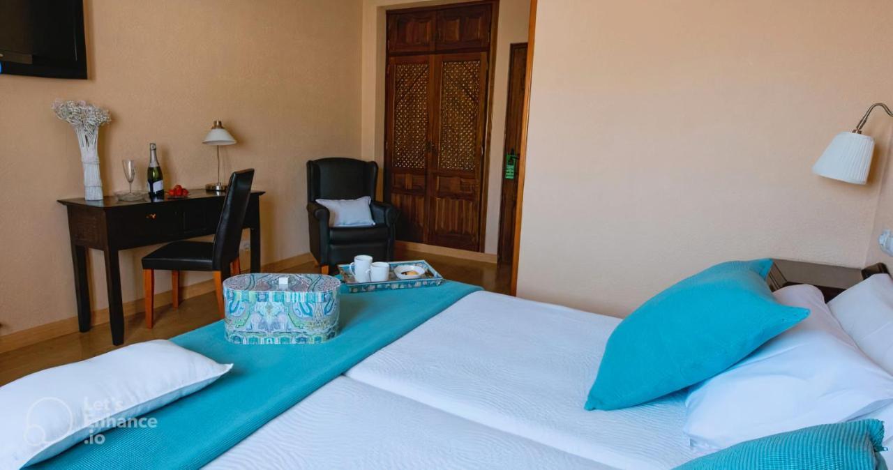 Hostal Rural Moratin Pastrana Esterno foto