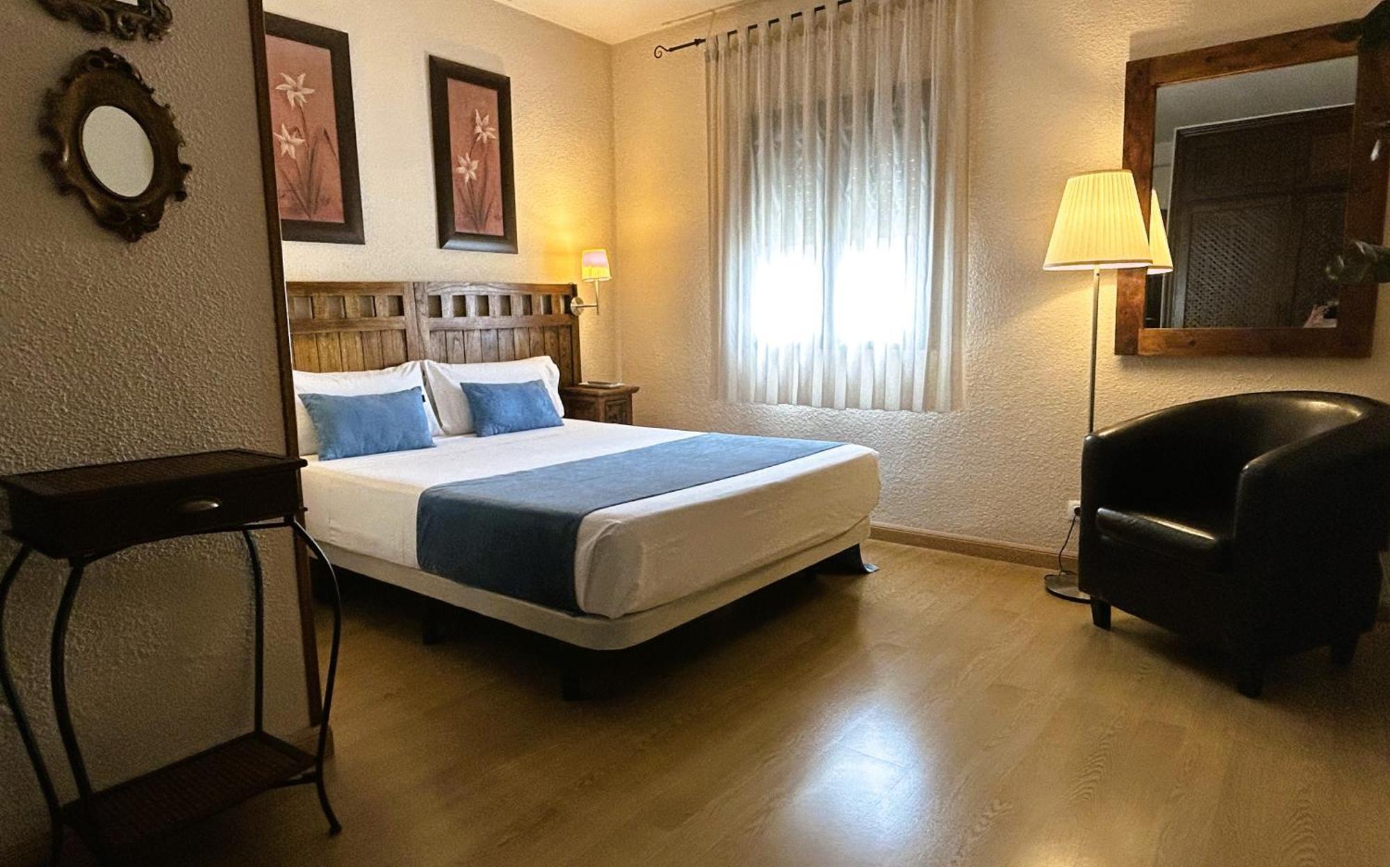 Hostal Rural Moratin Pastrana Esterno foto
